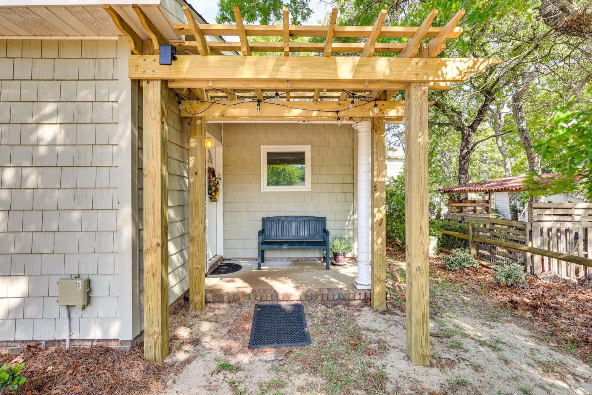 Oak Island Cottage Minutes To Long Beach! Exterior photo