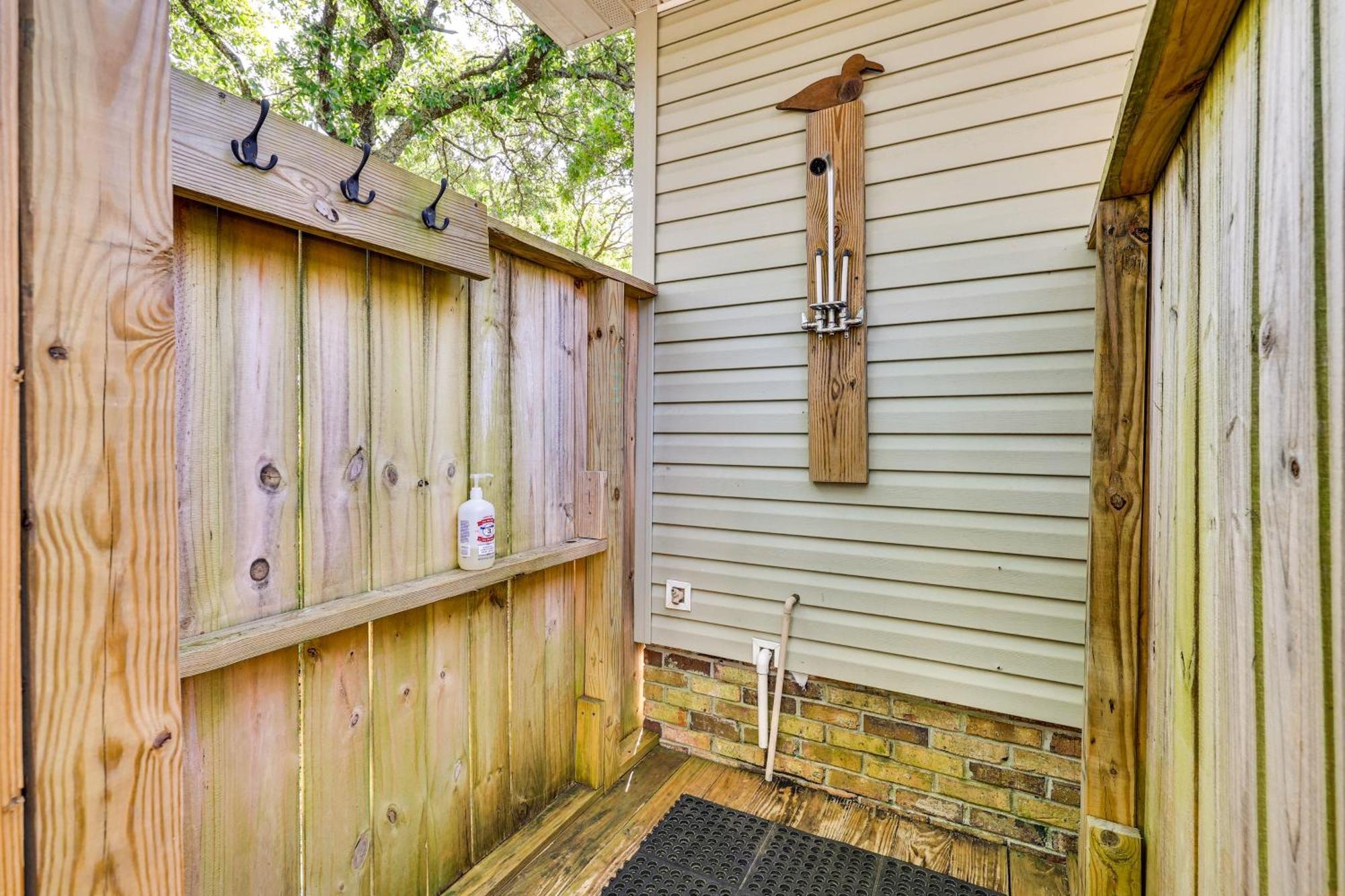 Oak Island Cottage Minutes To Long Beach! Exterior photo