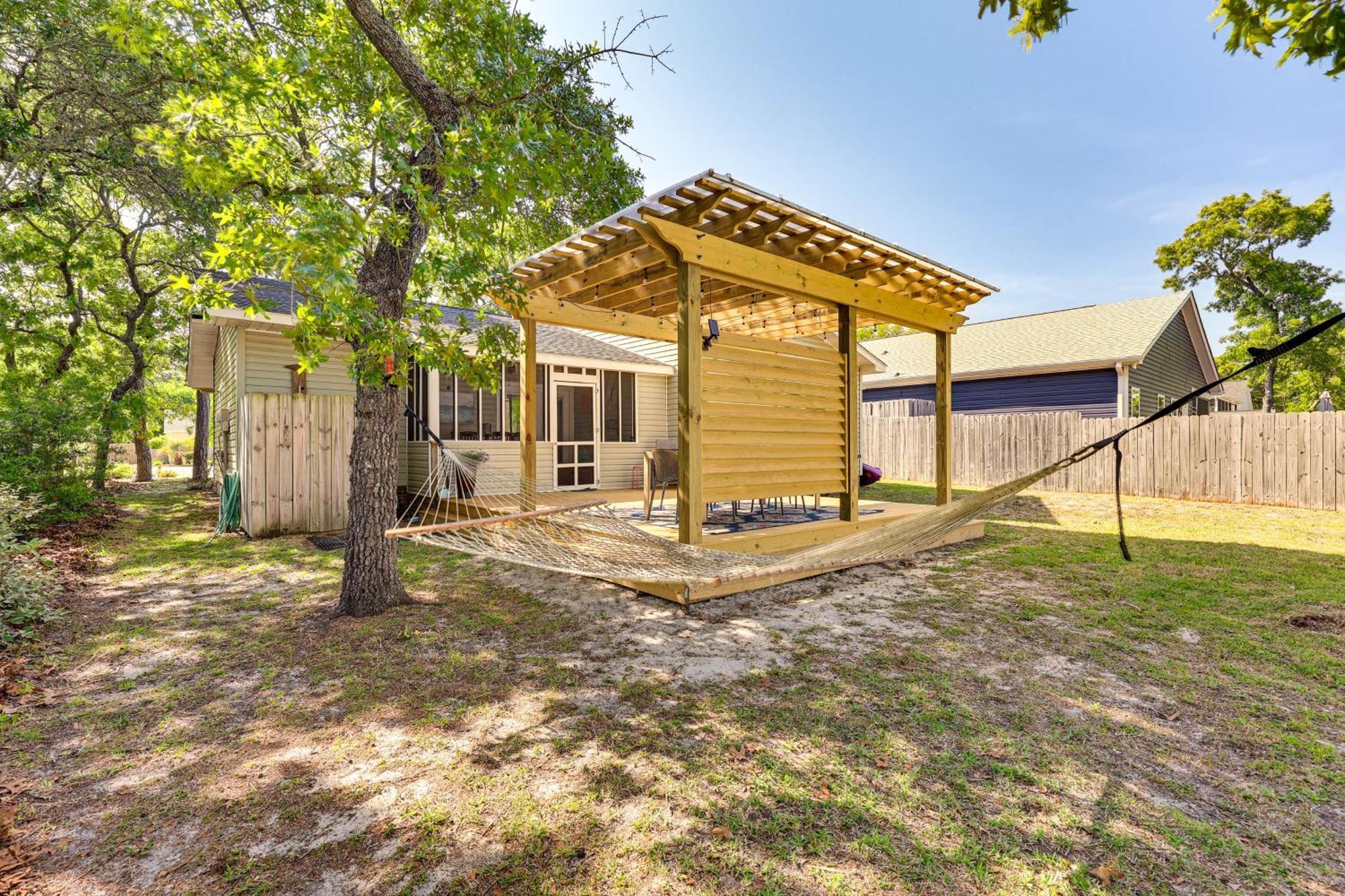 Oak Island Cottage Minutes To Long Beach! Exterior photo
